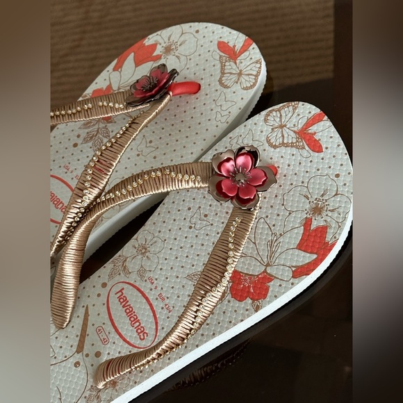 Sandals - Picture 1 of 7